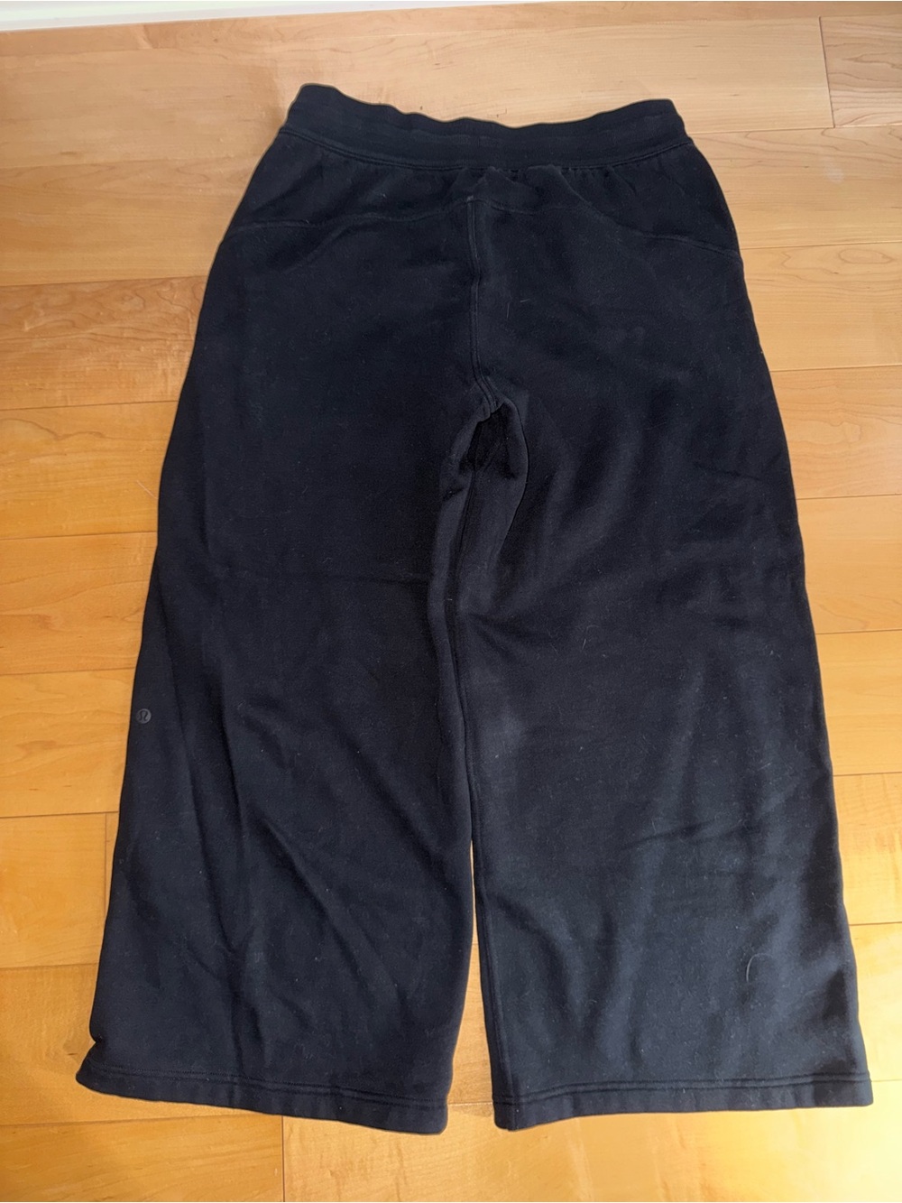 Lululemon Women’s Black Sweatpants Oversized Black - Picture 4 of 4
